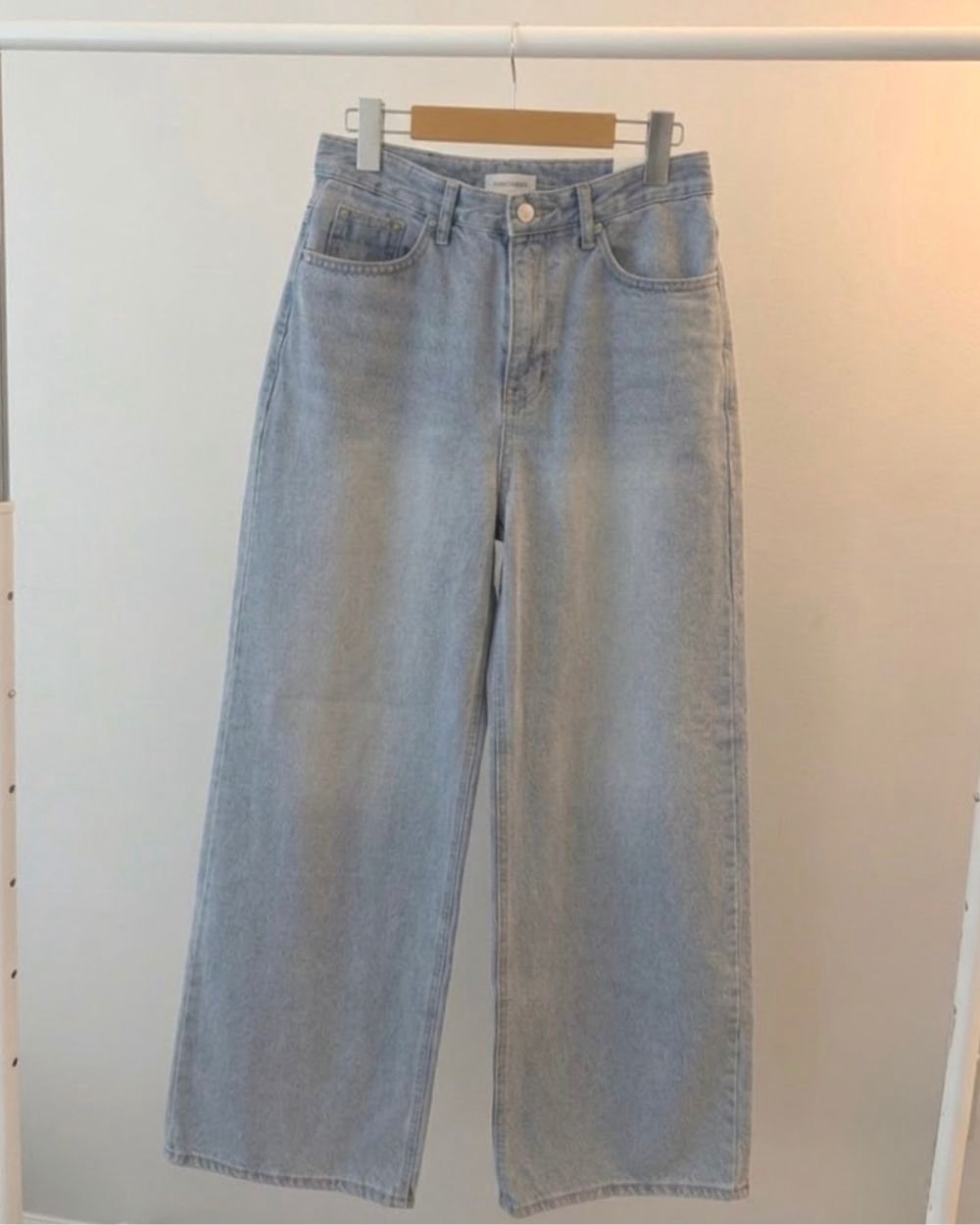 Light Wash Loose Wide-Leg Jeans